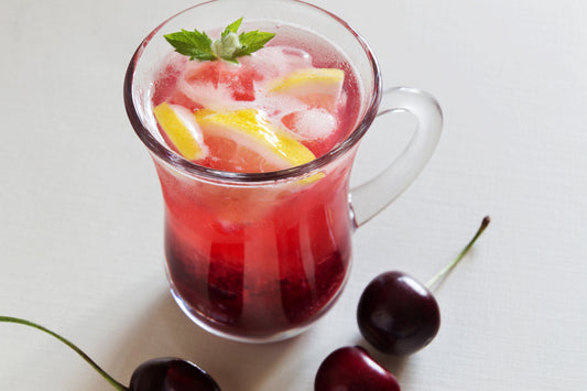 Refreshing Cherry Punch: A Four-Ingredient Cocktail with a Crisp Finish 🍒🍹