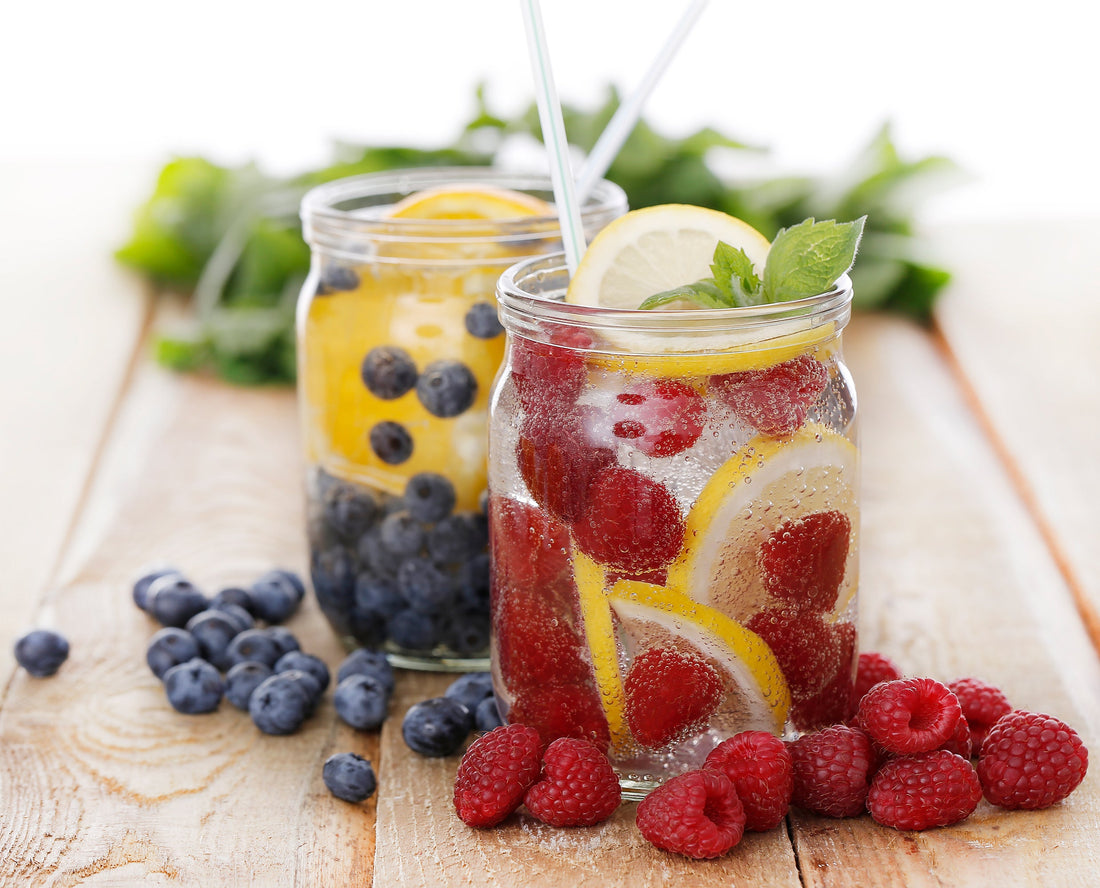 Refreshing Iced Berry Lemonade – A Sweet & Tangy Summer Drink! 🍋🍓🫐