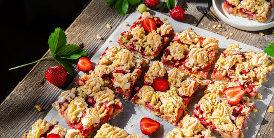 🍓 Strawberry Rhubarb Crumble: The Dessert That Defines Spring