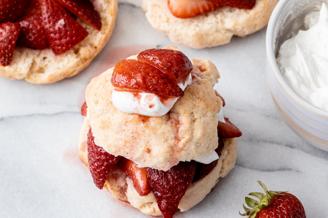 Classic Strawberry Shortcake with Fluffy Biscuits 🍓✨