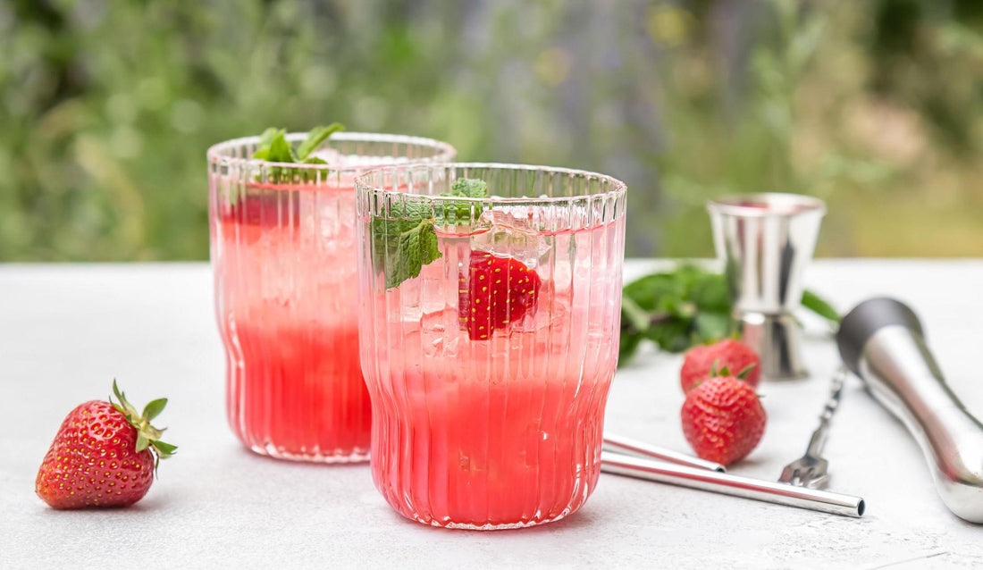 🍓 Strawberry Gin Spritz: The Refreshing Cocktail Taking Over Spring & Summer