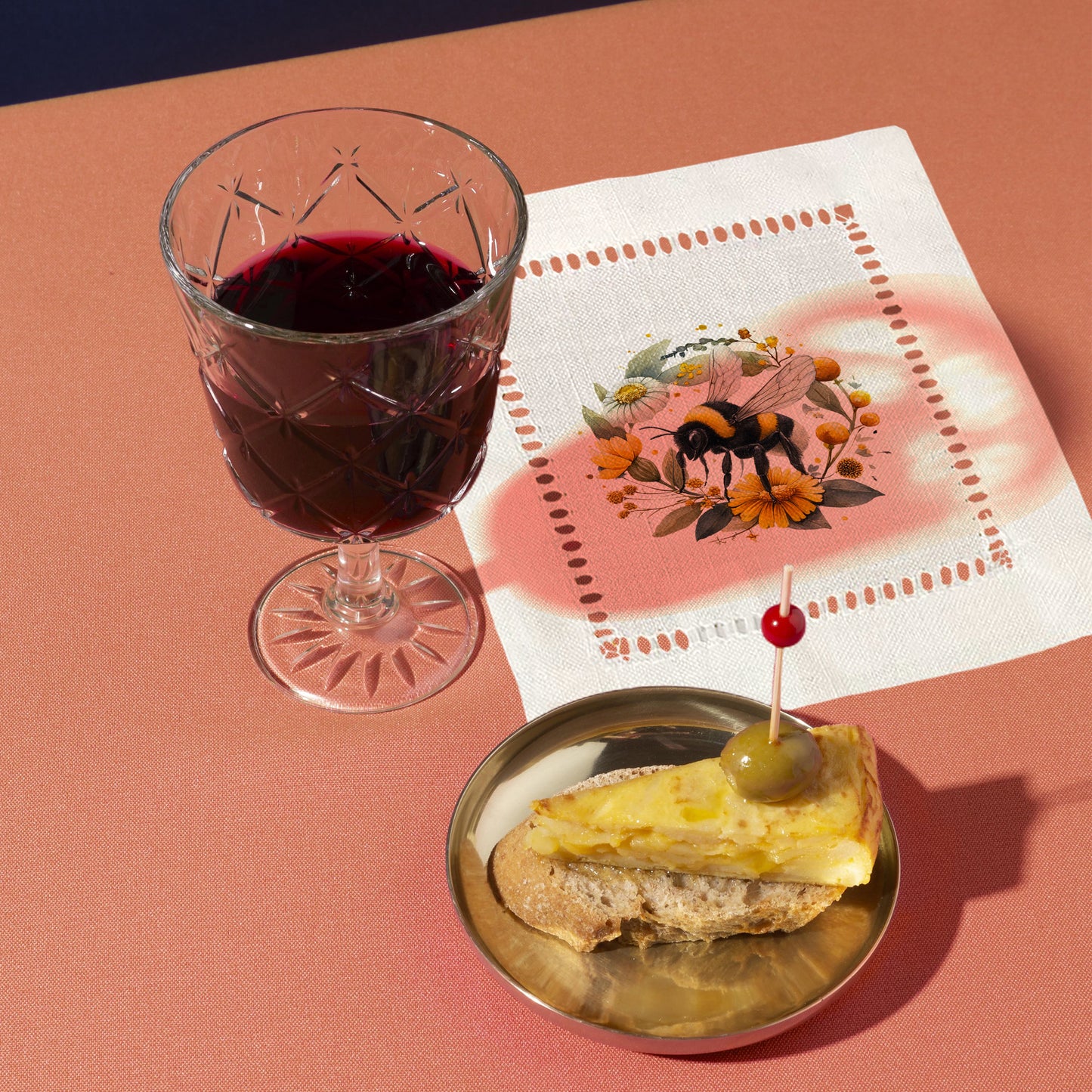 Bee Wreath Hemstitch Napkins